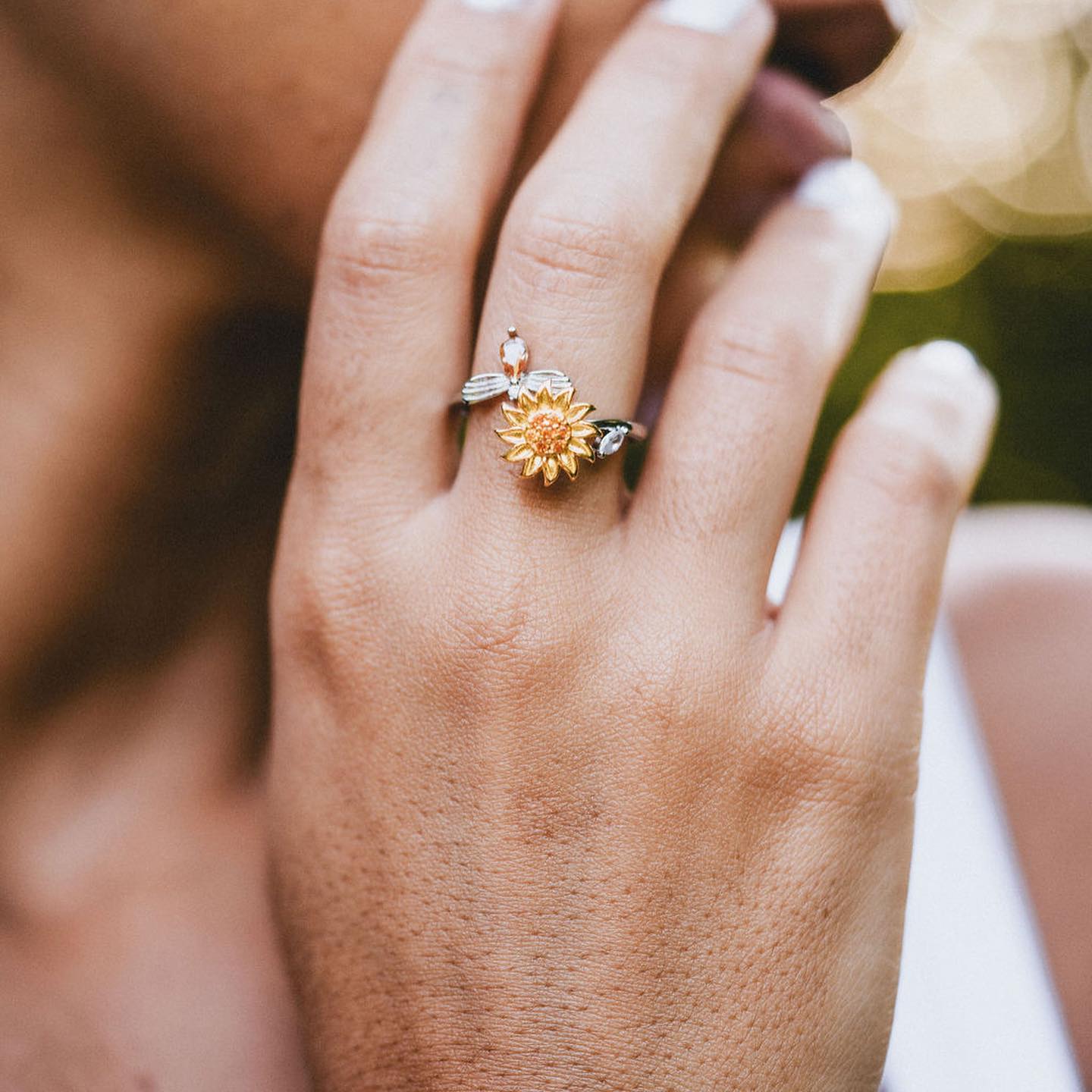 Anillo Girasol con Abeja